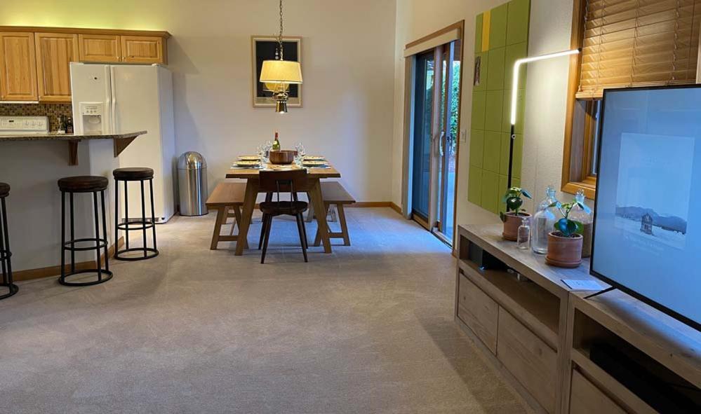 A Quiet, Stylish And Cozy Retreat. Holiday home Page
